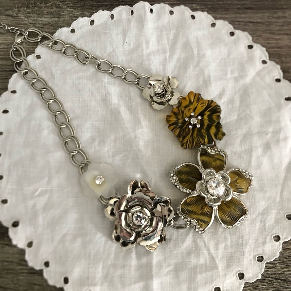 Vtg Chunky Floral Bib Necklace - Picture 6 of 16